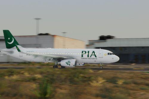 Airbus 320_200 IAE Pakistan international airline livery 